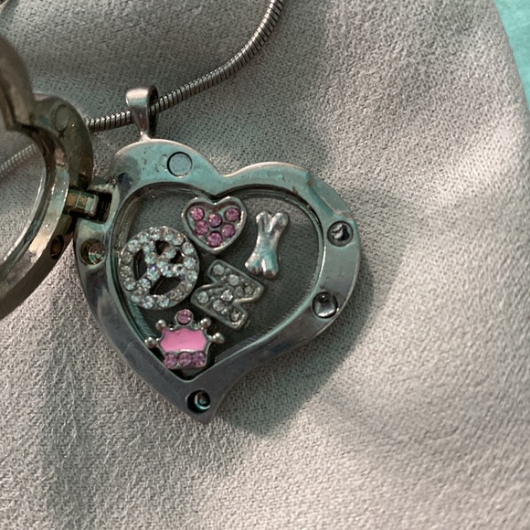 Heart shaped Charm necklace - Picture 4 of 4